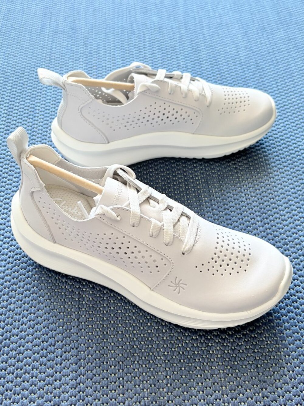 Clarks Cloudsteppers Solevana Style Sneakers Off White Women’s US 6